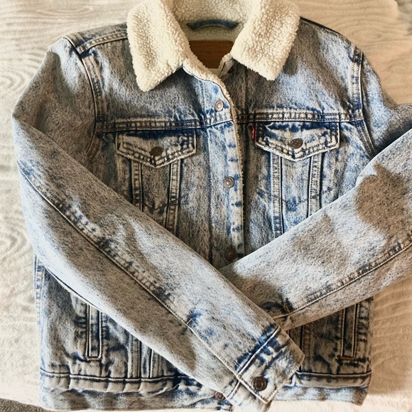 Levi’s Sherpa Trucker - Picture 6 of 6